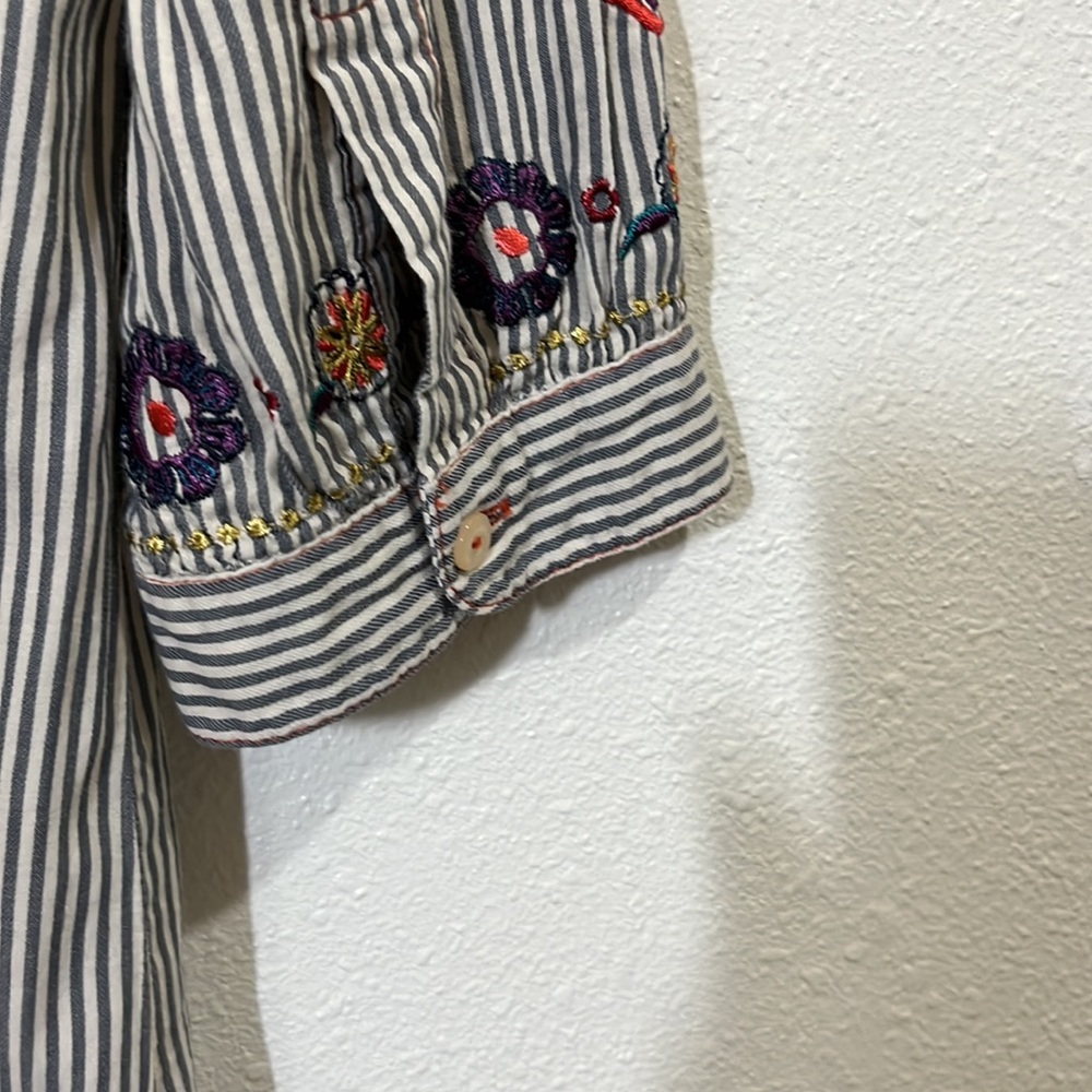 3J Workshop Johnny Was gray/ white striped embroidered long blouse. Size Small - Picture 12 of 12